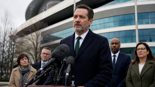 Portland Mayor Defends Moda Center Funding Amid Financial Concerns | free game pragmatic, data togel
